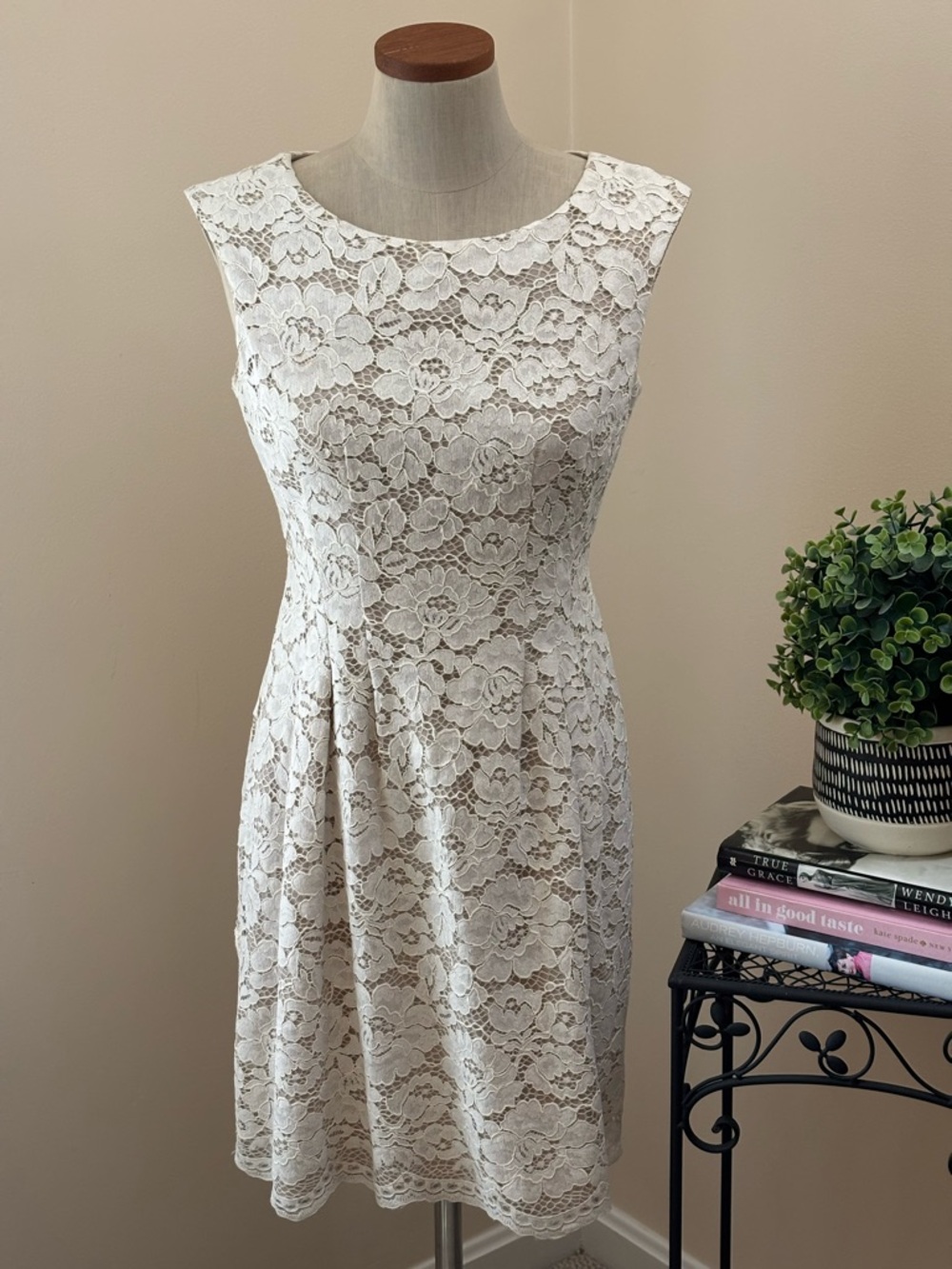 Vince Camuto Cream Floral Lace Sleeveless Mini Dress